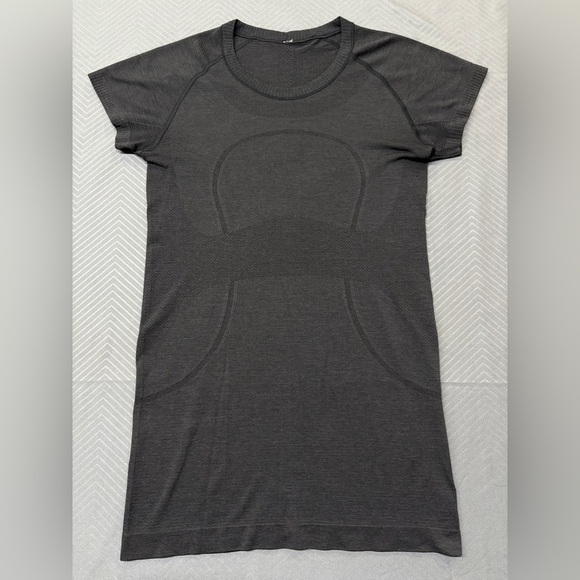 lululemon athletica Women’s Swiftly Tech Short Sleeve Shirt Size 6 - Picture 1 of 7